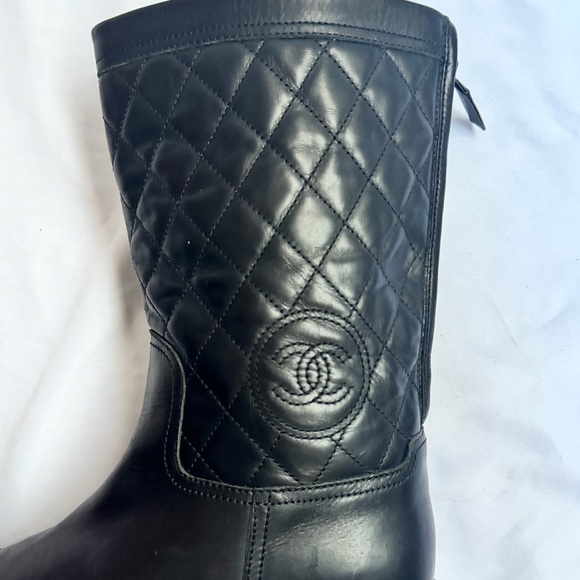 Chanel 2014 Interlocking CC logo Rain Boots - Picture 2 of 10